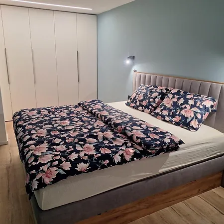 Corner Deluxe *